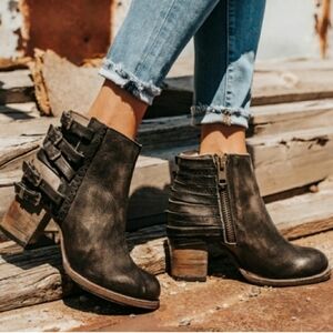 Freebird by steven 🦄  size 9 Hermosa